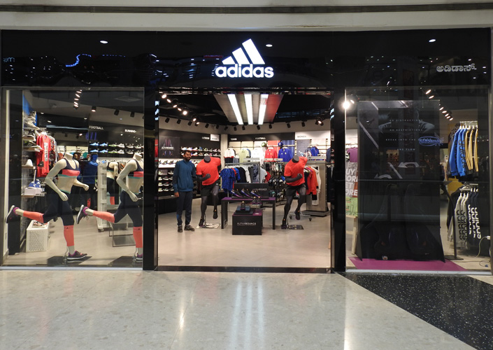outlet mall adidas offers